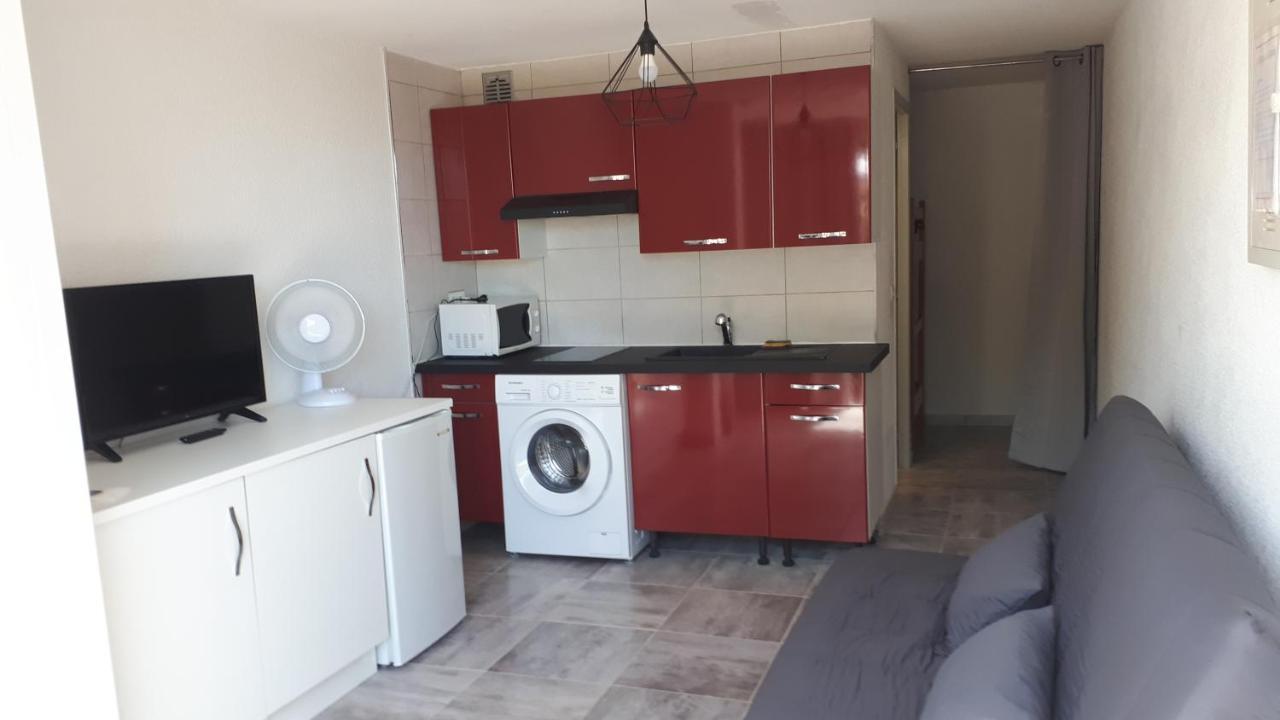 Studio Cabine Avec Jardinet A 30 M De La Plage, Au Calme. Gruissan Luaran gambar