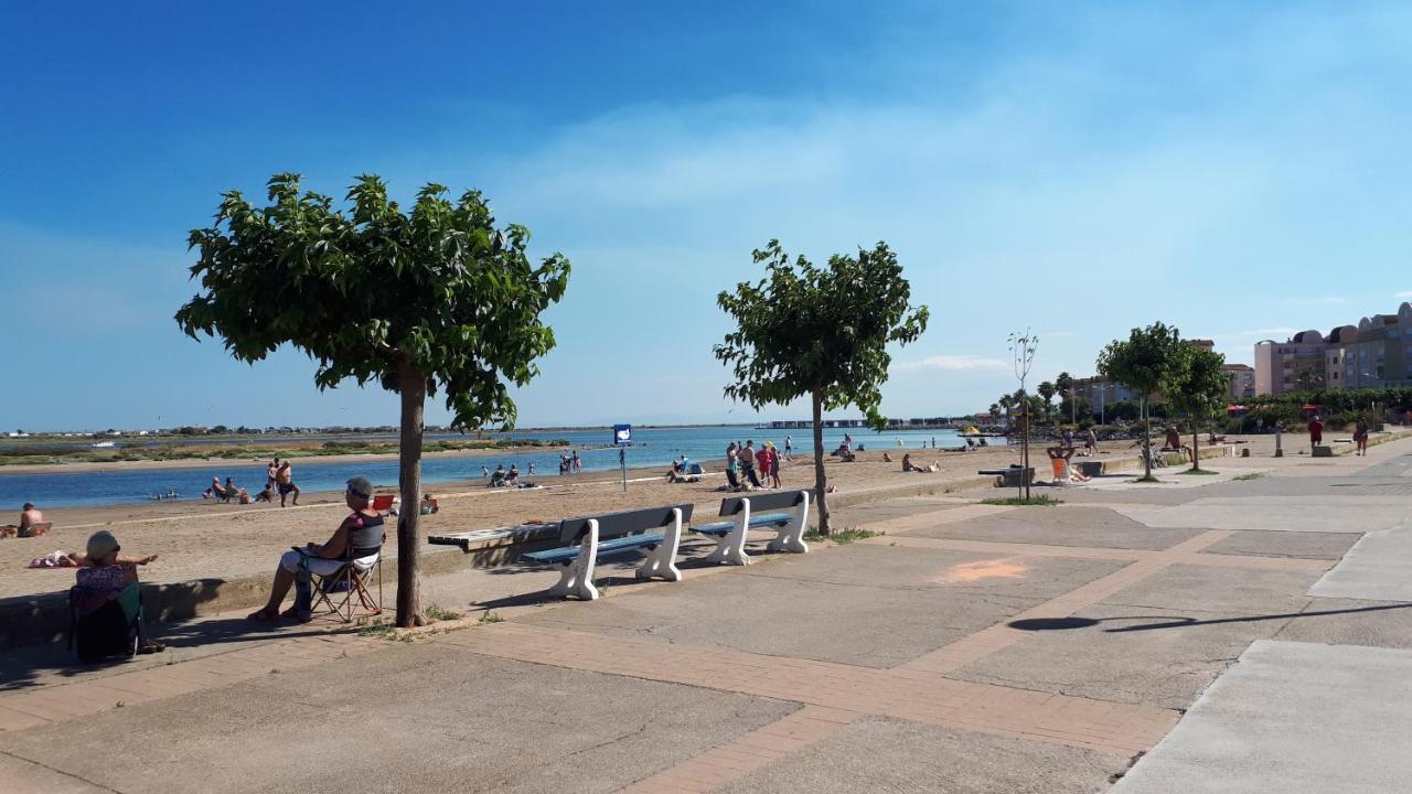 Studio Cabine Avec Jardinet A 30 M De La Plage, Au Calme. Gruissan Luaran gambar